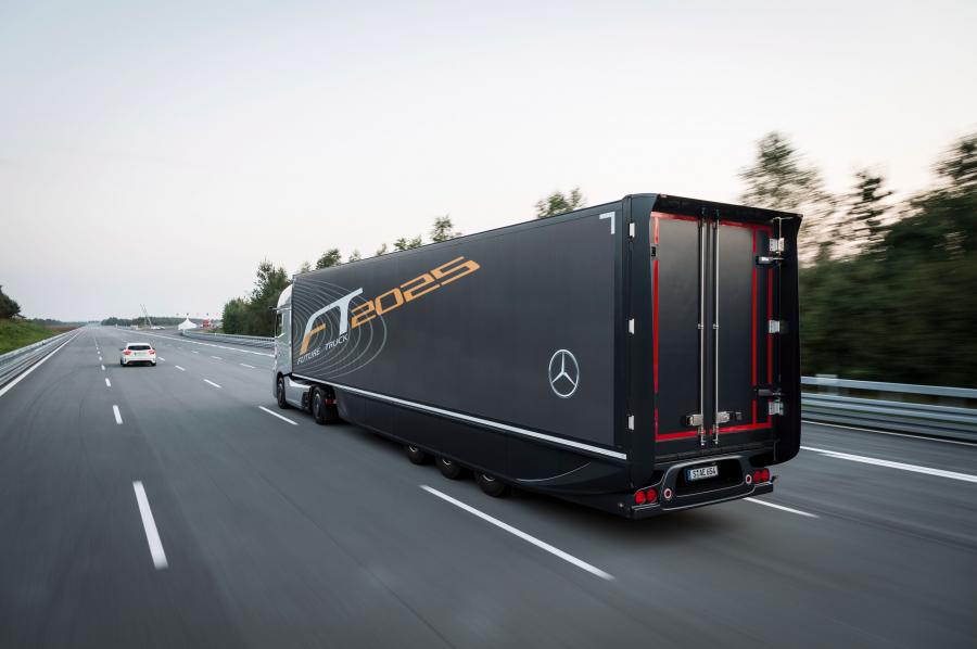  Mercedes-Benz Future Truck 2025 2014 года  (фото 11 из 28)